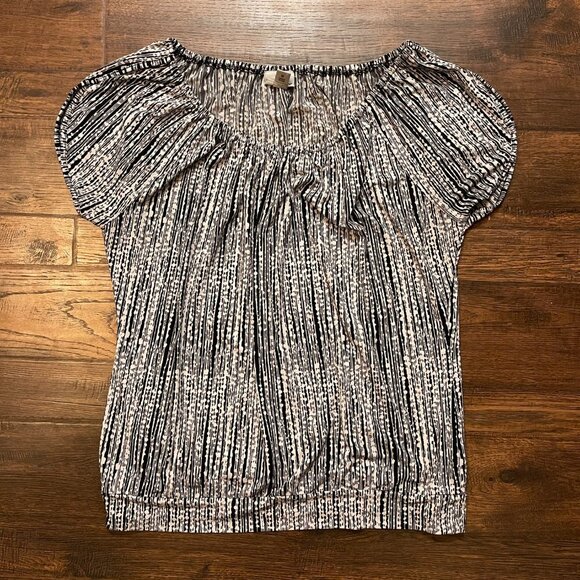 Stretch Short Sleeve Printed Blouse - Picture 7 of 8